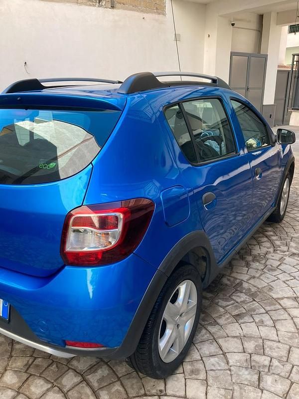 Usata Dacia Sandero Prestige 90 CV (66 kW) 2013 Blu Berlina