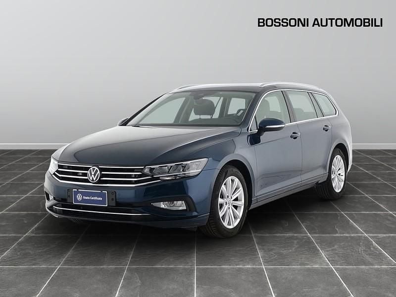 Usata VW Passat Business 150 CV (110 kW) 2023 Blu Station wagon