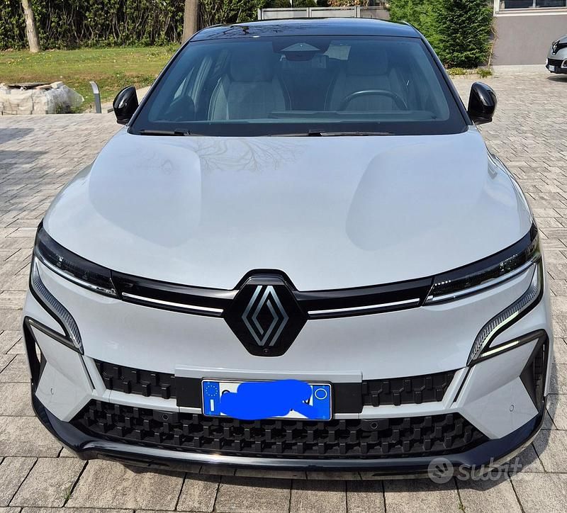 Grigio Usata 2022 Renault Megane E-Tech Station wagon | 25.000 € (Buon prezzo) - Immagine 1/4