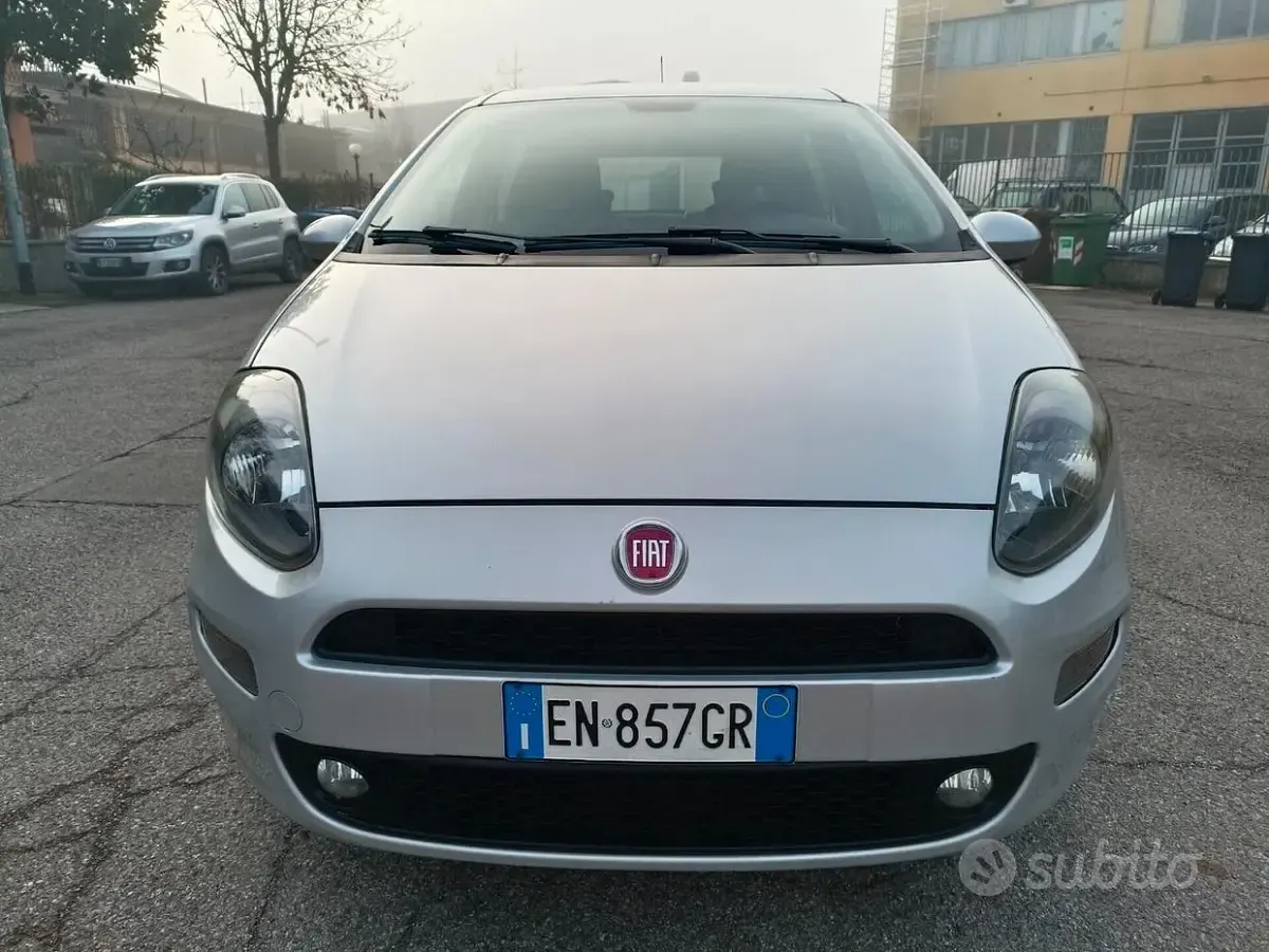 Usata Fiat Grande Punto 69 CV (50 kW) 2013 Grigio Utilitaria