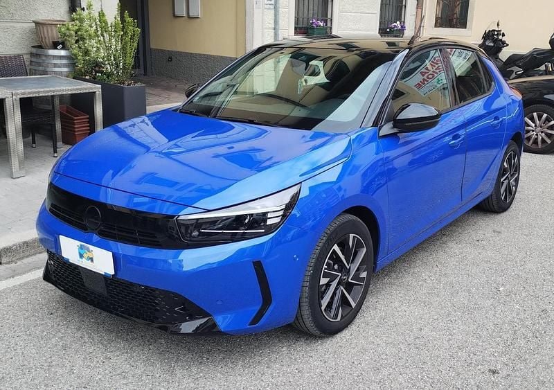 Usata Opel Corsa 100 CV (73 kW) 2024 Blu Utilitaria