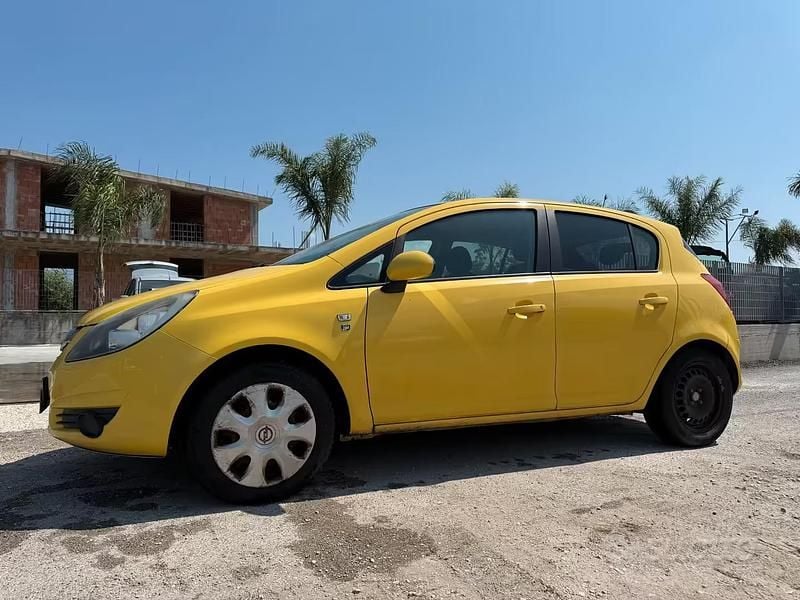 Usata Opel Corsa 85 CV (62 kW) 2010 Giallo Utilitaria