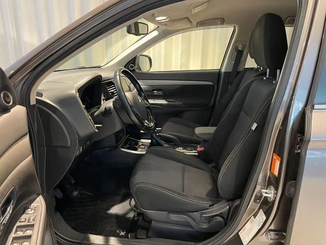 Usata Mitsubishi Outlander Instyle 150 CV (110 kW) 2017 Grigio SUV