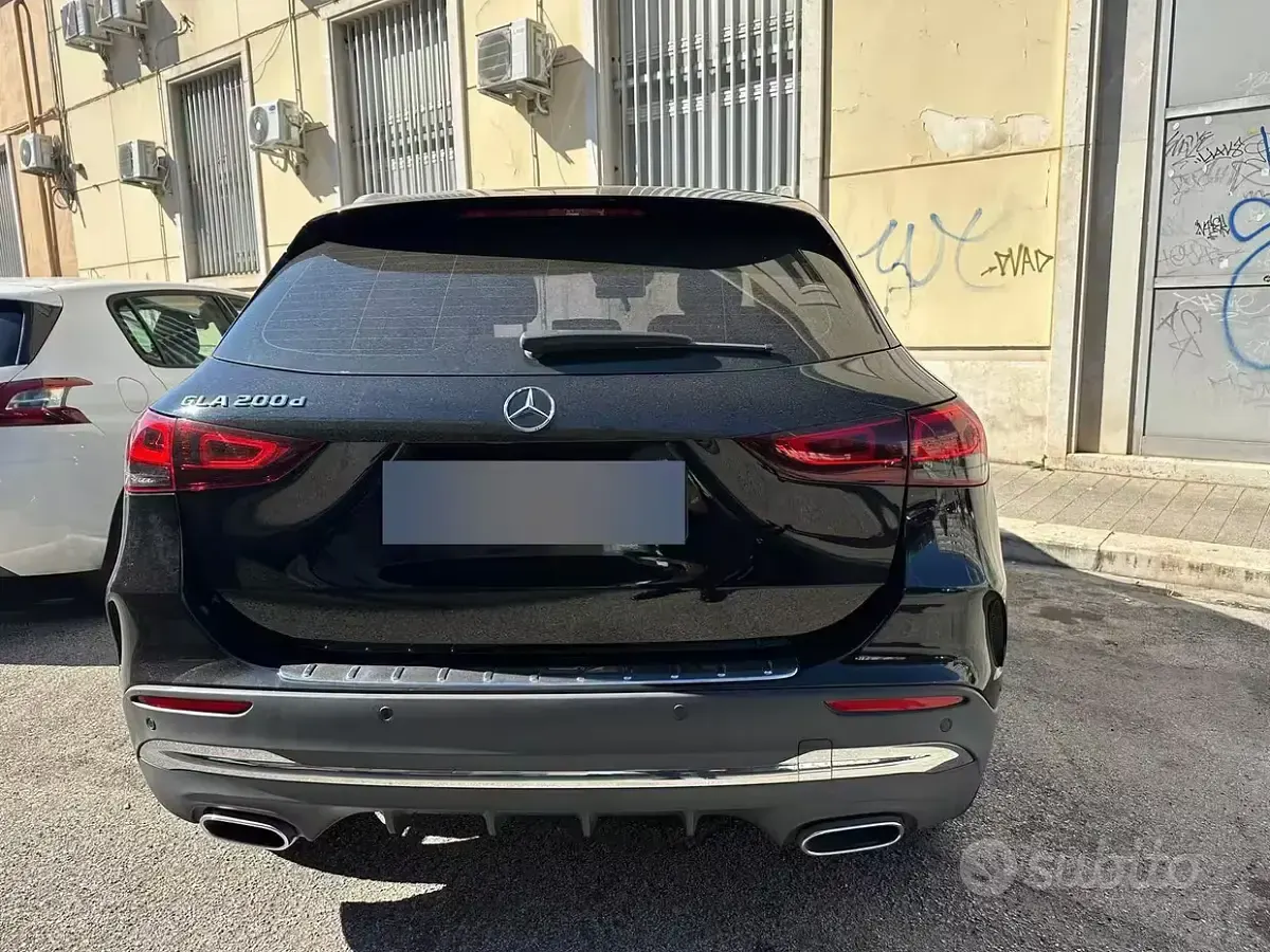 Usata Mercedes GLA200 AMG line 150 CV (110 kW) 2020 Nero SUV