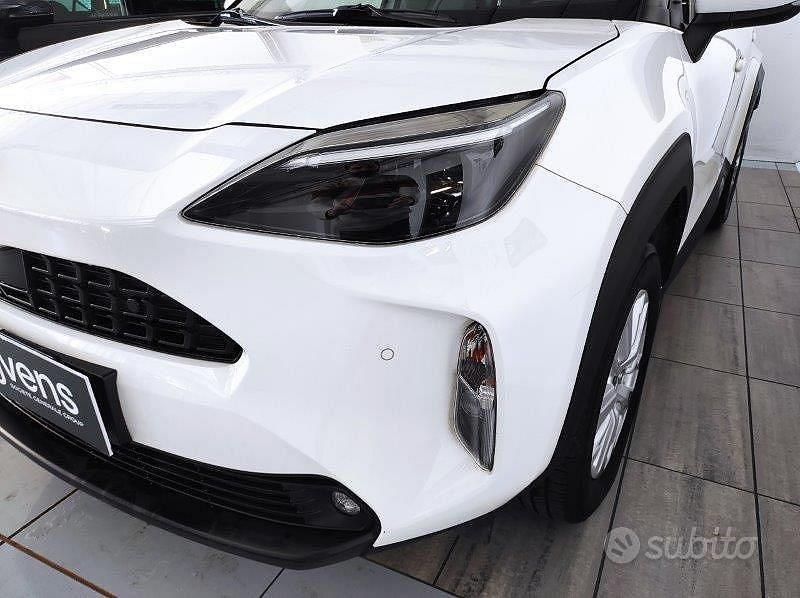 Begagnad Toyota Yaris Cross Business Edition 92 HK (67 kW) 2022 Vit SUV