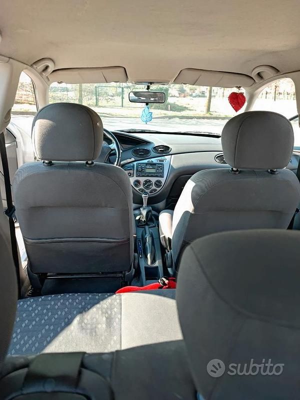 Usata Ford Focus 100 CV (73 kW) 1999 Grigio Berlina