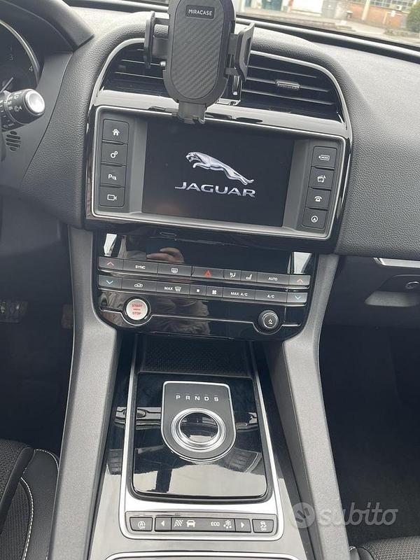 Usata Jaguar F-Pace R-Sport 180 CV (132 kW) 2018 Nero SUV