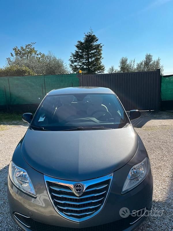 Usata Lancia Ypsilon Gold 95 CV (69 kW) 2015 Grigio Utilitaria