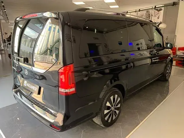 Usata Mercedes V250 Premium 190 CV (139 kW) 2024 Nero Monovolume