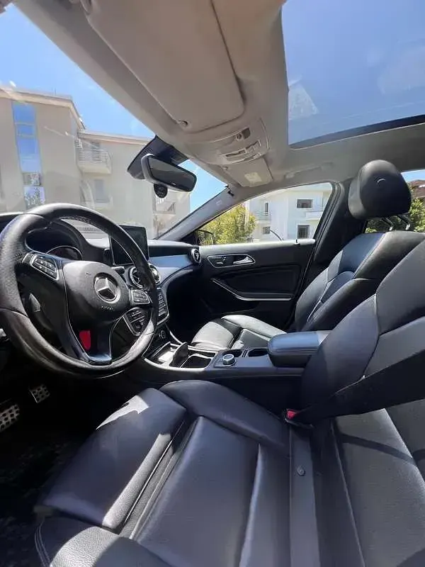 Usata Mercedes GLA200 136 CV (100 kW) 2016 Grigio SUV