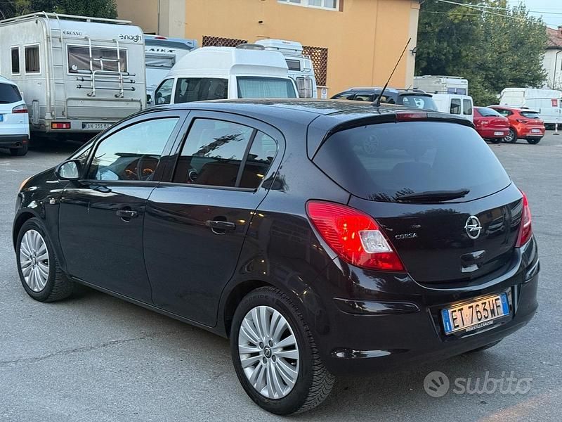 Usata Opel Corsa Edition 85 CV (62 kW) 2014 Nero Berlina