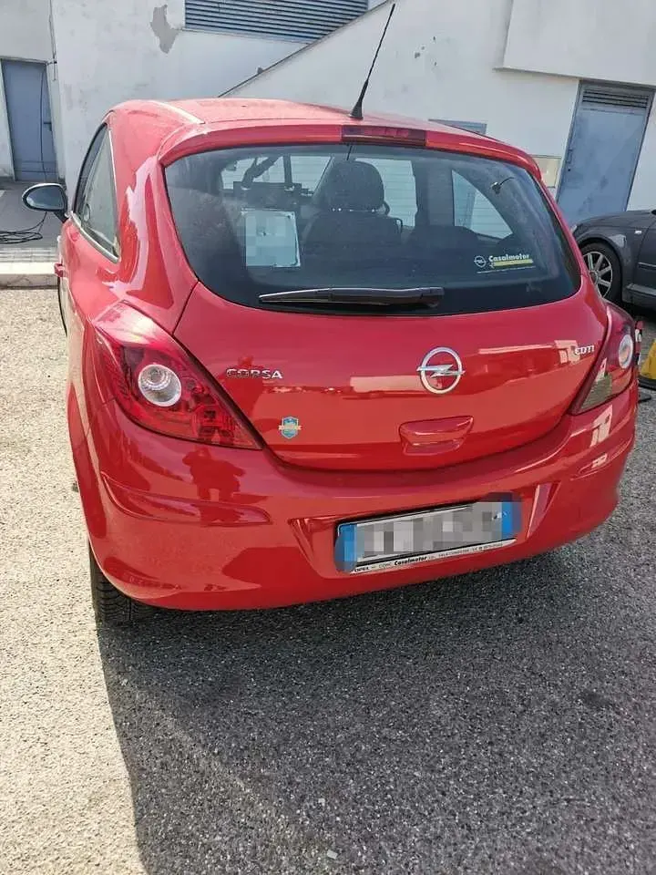 Usata Opel Corsa Edition 75 CV (55 kW) 2014 Rosso Utilitaria