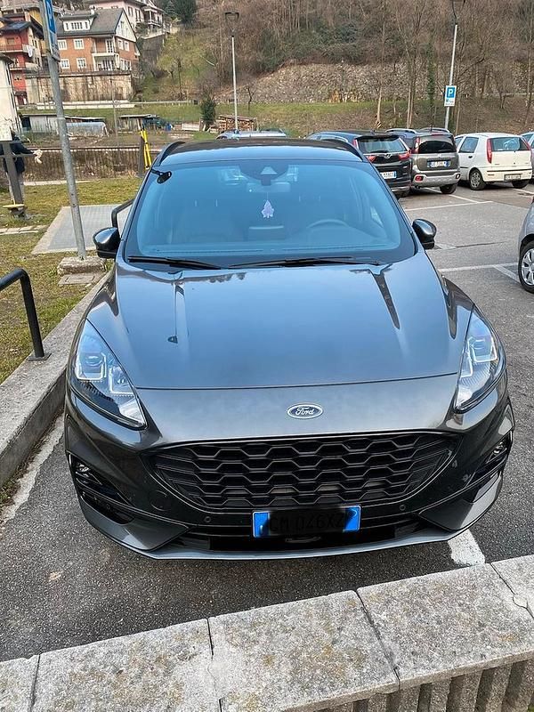 Usata Ford Kuga ST-Line 120 CV (88 kW) 2023 Grigio SUV