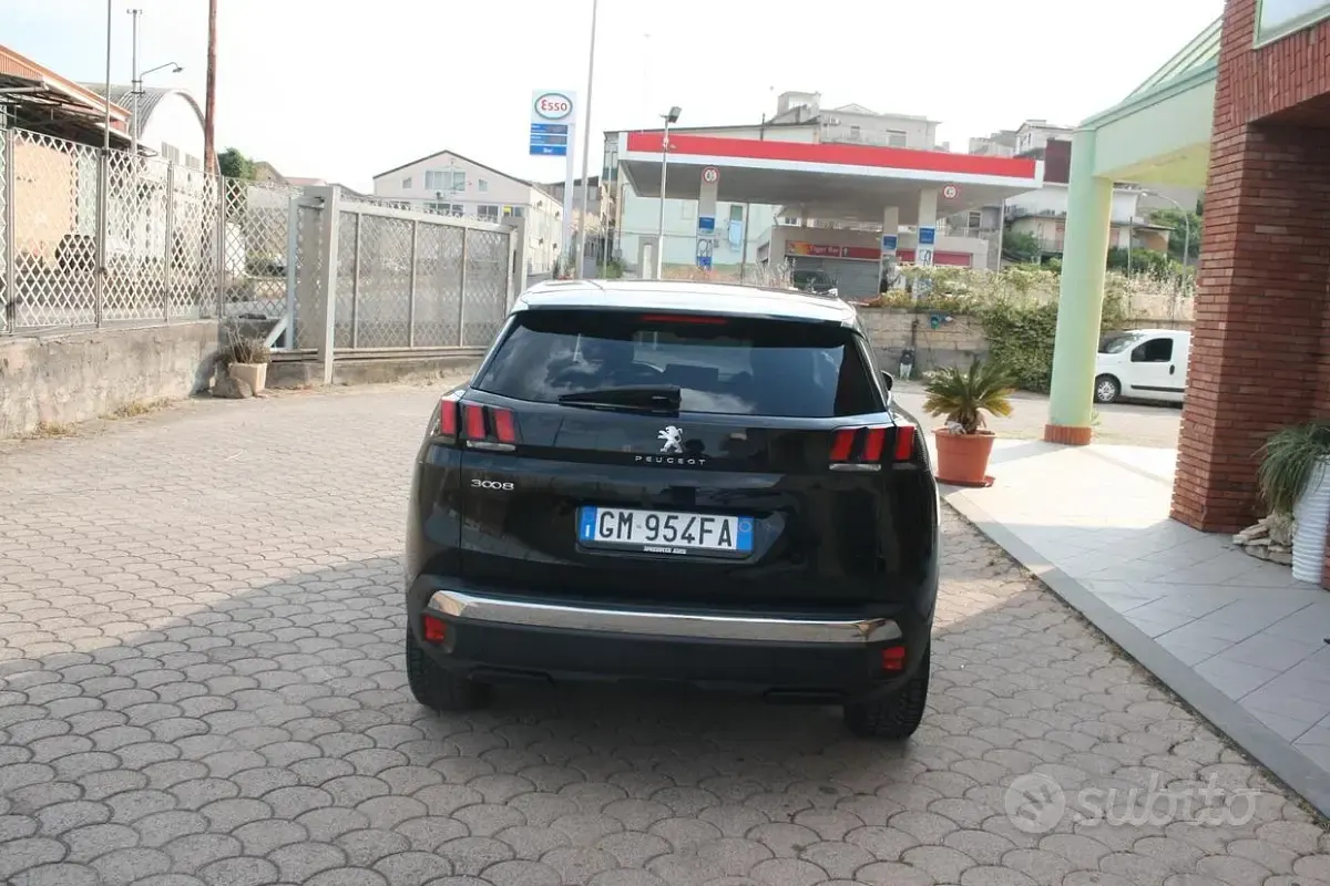 Usata Peugeot 3008 Allure 131 CV (96 kW) 2022 Nero SUV