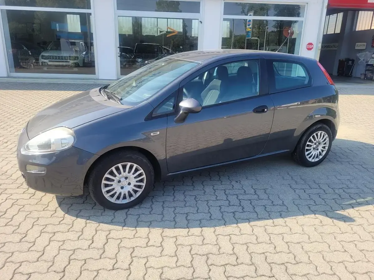 Usata Fiat Punto Street 75 CV (55 kW) 2015 Grigio Utilitaria