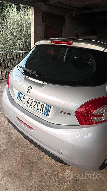 Usata Peugeot 208 Active 68 CV (50 kW) 2013 Grigio Utilitaria