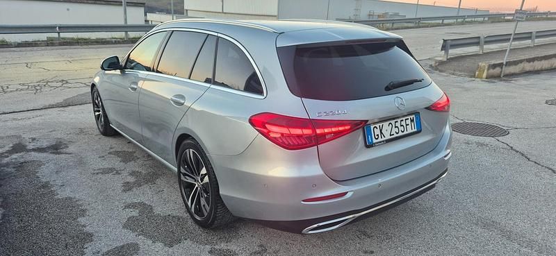 Usata Mercedes C220 Premium Plus 199 CV (146 kW) 2022 Argento Station wagon