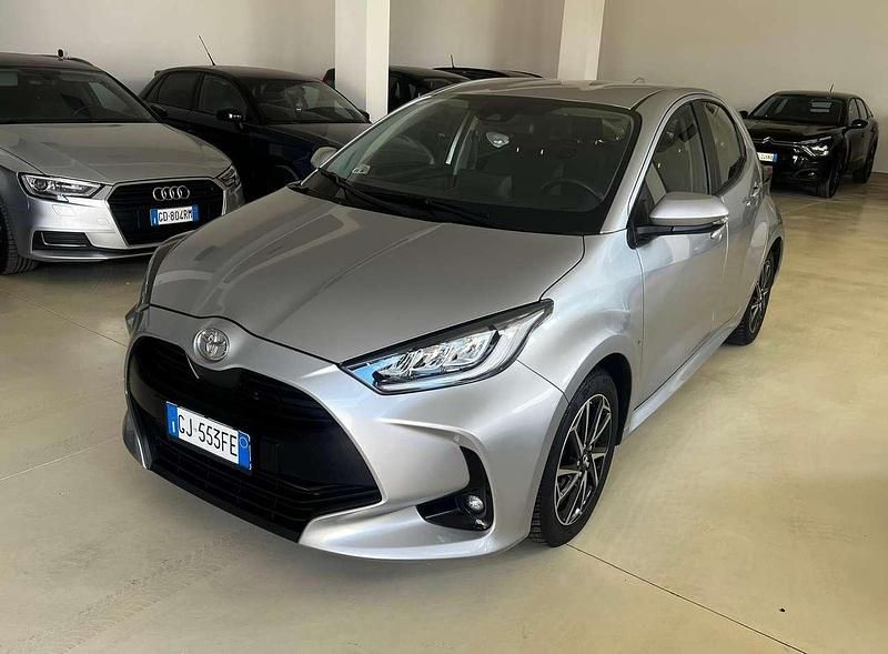 Usata Toyota Yaris 72 CV (52 kW) 2022 Argento Utilitaria