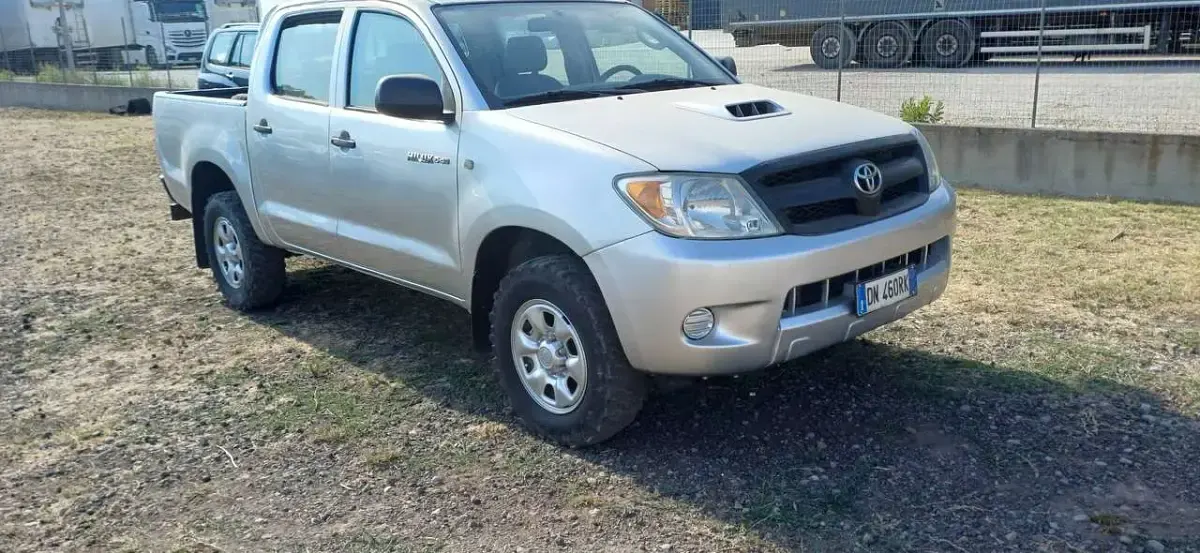 Usata Toyota HiLux 120 CV (88 kW) 2008 Argento Pick-up
