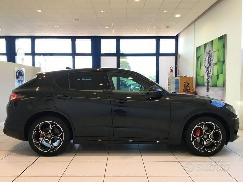 Usata Alfa Romeo Stelvio Sprint 160 CV (117 kW) 2024 Nero SUV