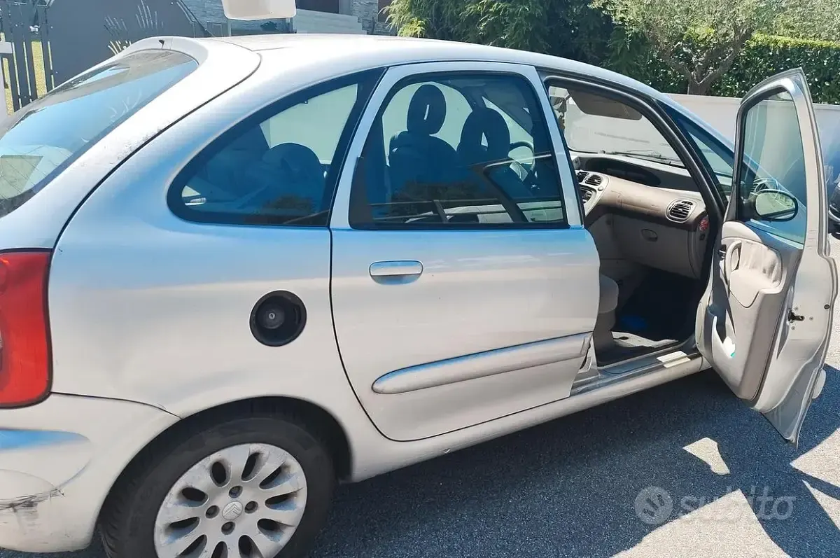 Usata Citroën Xsara Picasso 90 CV (66 kW) 2003 Grigio Monovolume
