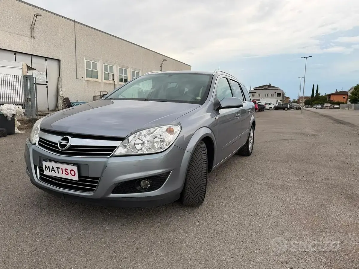 Usata Opel Astra Cosmo 101 CV (74 kW) 2007 Grigio Station wagon