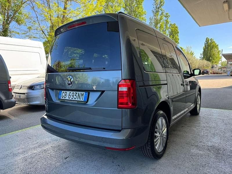 Usata VW Caddy 102 CV (75 kW) 2020 Grigio Monovolume