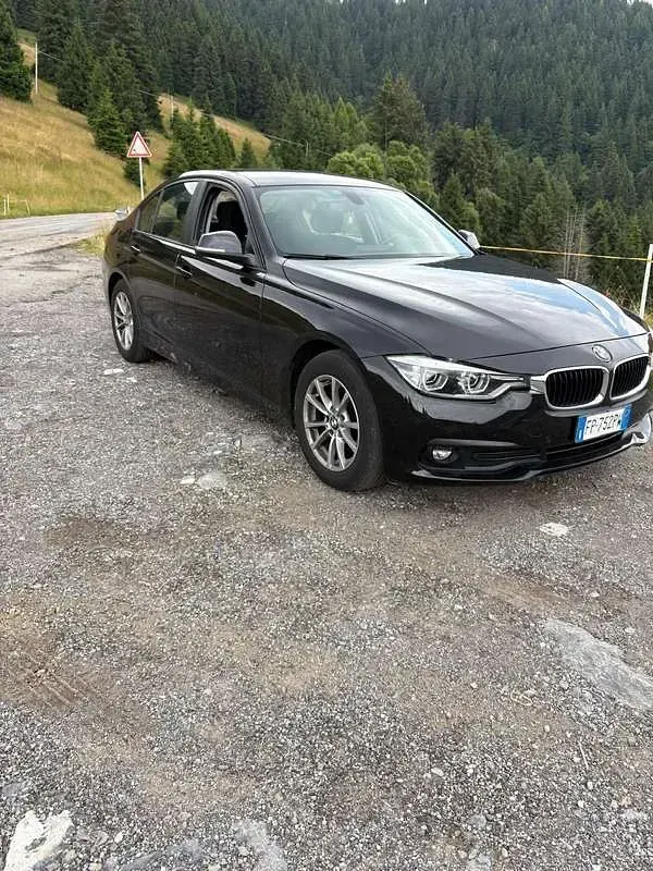 Usata BMW 318 Advantage 150 CV (110 kW) 2018 Nero Berlina