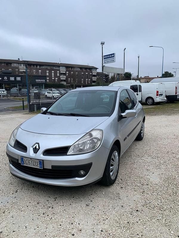 Usata 2007 Renault Clio II Berlina | 2500 € (Buon prezzo) - Immagine 1/4