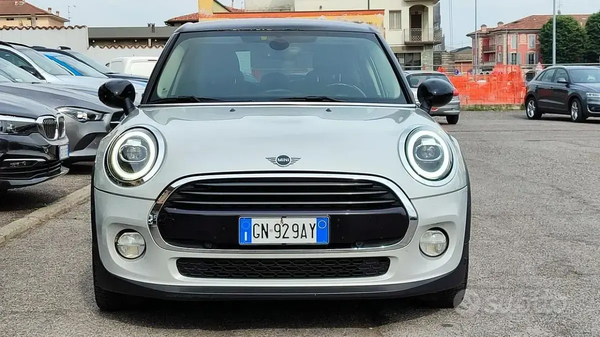 Usata Mini Cooper D Business 116 CV (85 kW) 2018 Grigio Utilitaria
