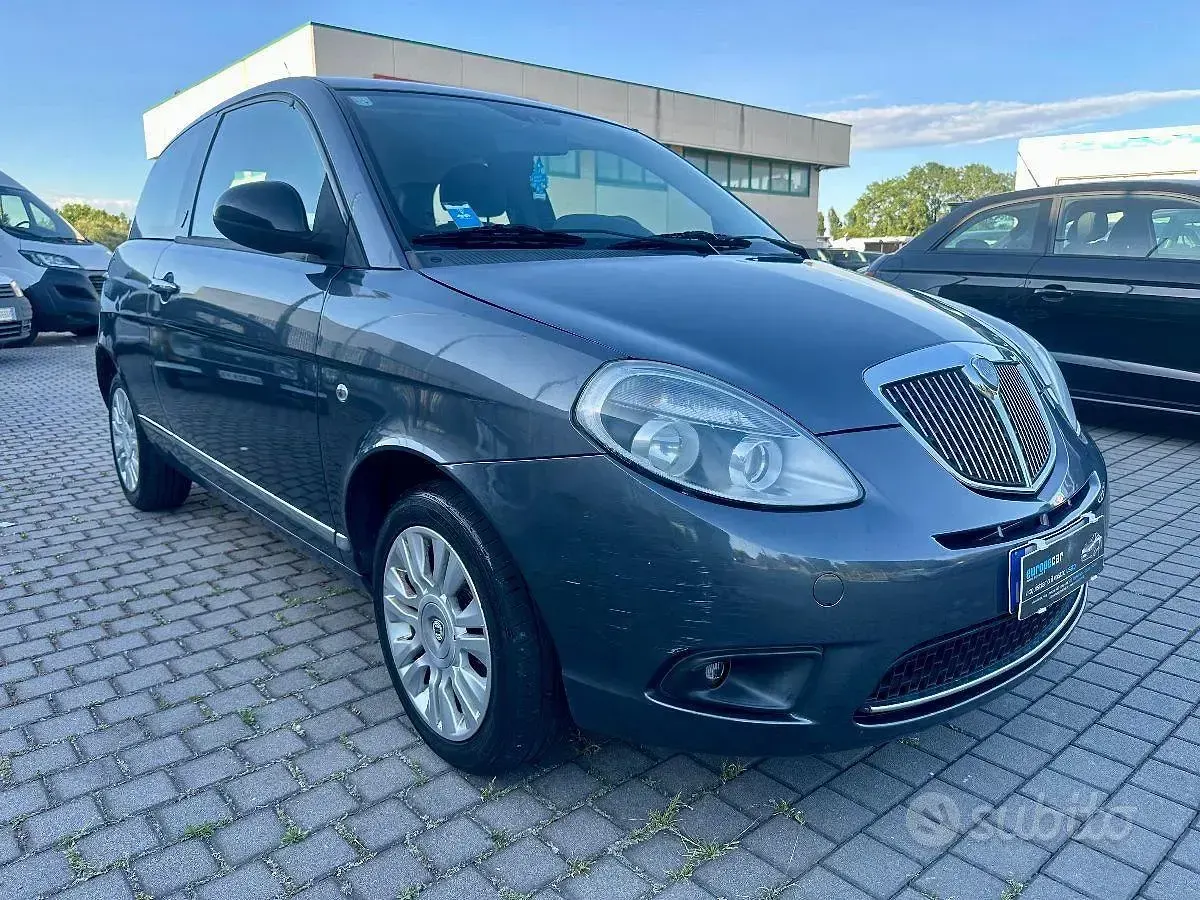 Usata Lancia Ypsilon 75 CV (55 kW) 2011 Grigio Utilitaria
