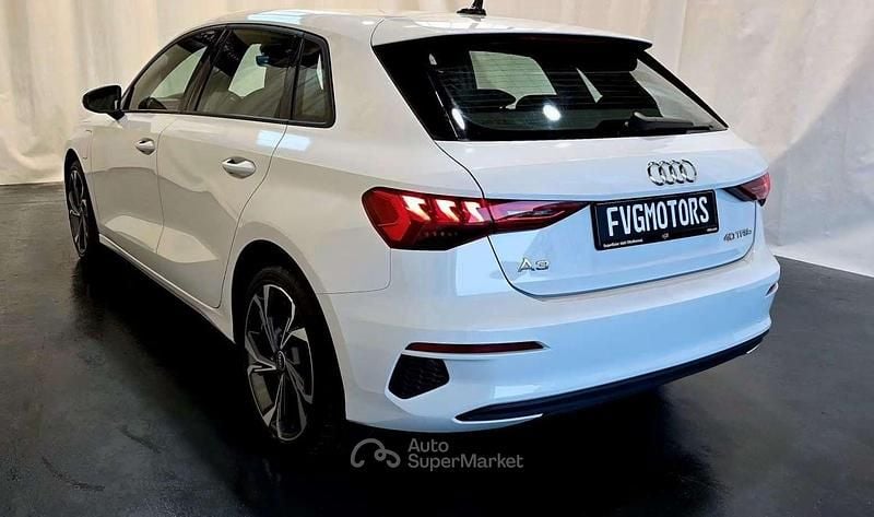 Gebraucht Audi A3 Ambiente 150 PS (110 kW) 2022 Weiß Limousine