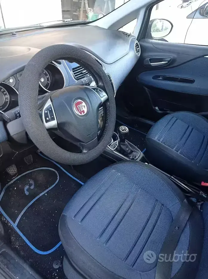 Usata Fiat Punto 95 CV (69 kW) 2011 Bluazzurro Utilitaria