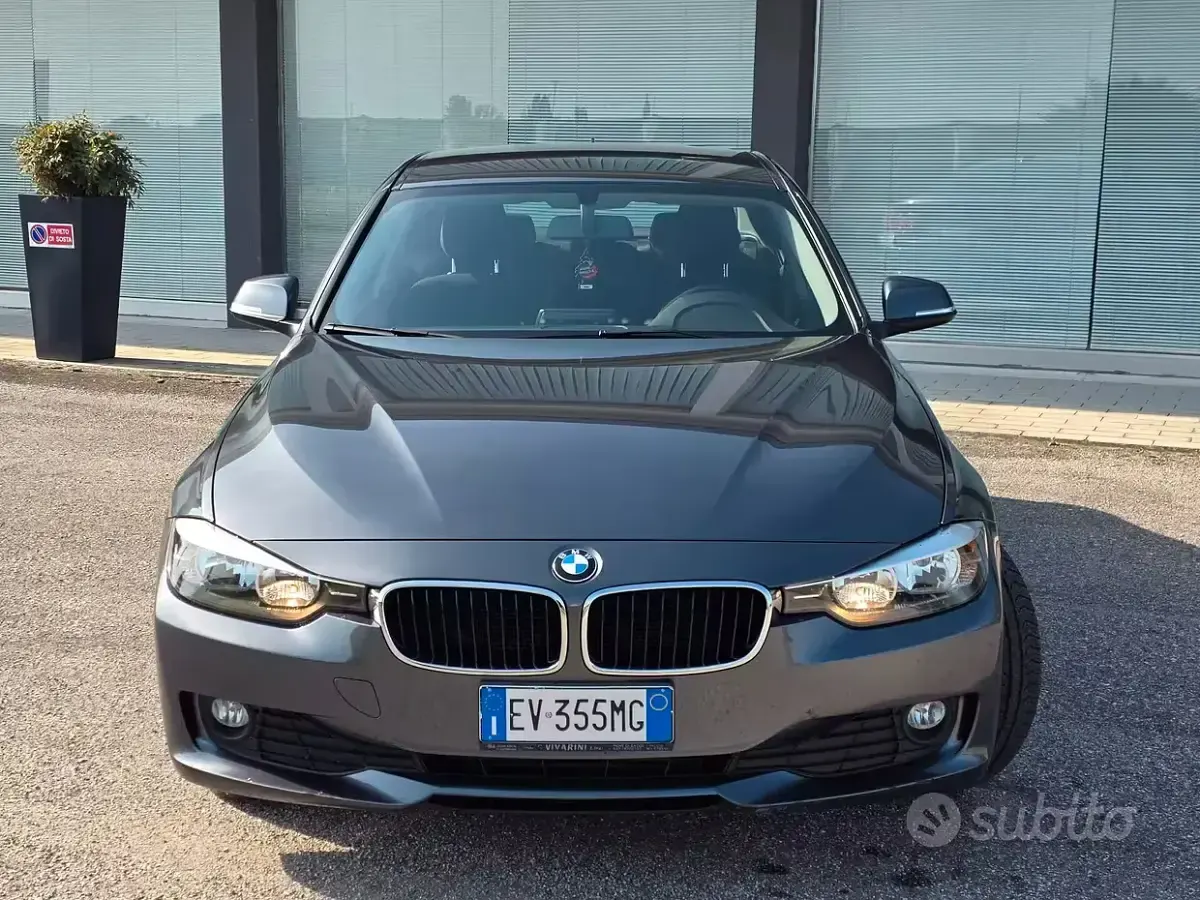 Usata BMW 318 143 CV (105 kW) 2014 Grigio Berlina