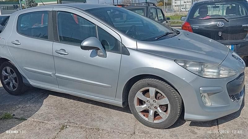 Usata Peugeot 308 Premium 108 CV (79 kW) 2008 Argento Berlina