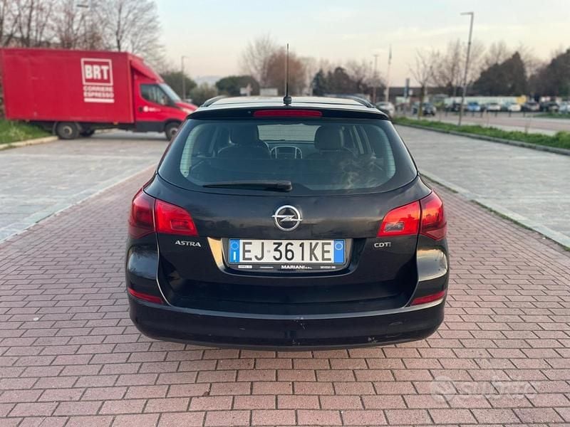 Occasion Opel Astra Cosmo 110 ch (80 kW) 2011 Noir Break