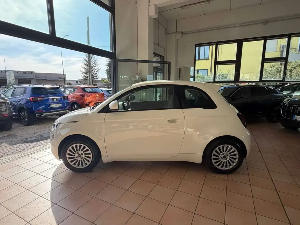 Nuova Fiat 500e 42 kW (58 CV) 2025 Bianco Utilitaria
