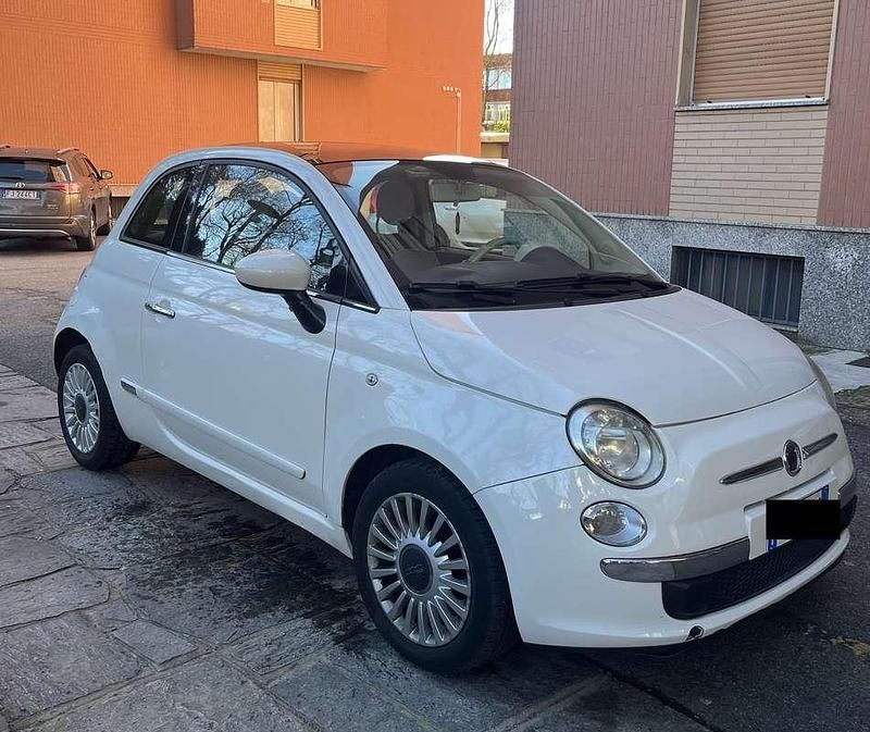 Usata Fiat 500 Lounge 69 CV (50 kW) 2011 Bianco Utilitaria