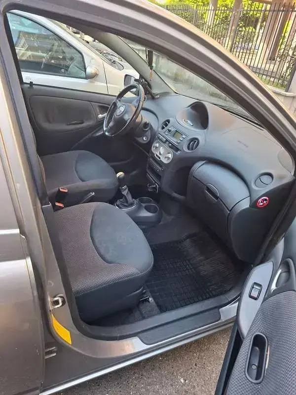 Usata Toyota Yaris Sol 65 CV (47 kW) 2003 Utilitaria