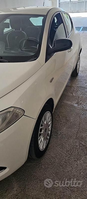 Usata Lancia Ypsilon 80 CV (58 kW) 2014 Utilitaria