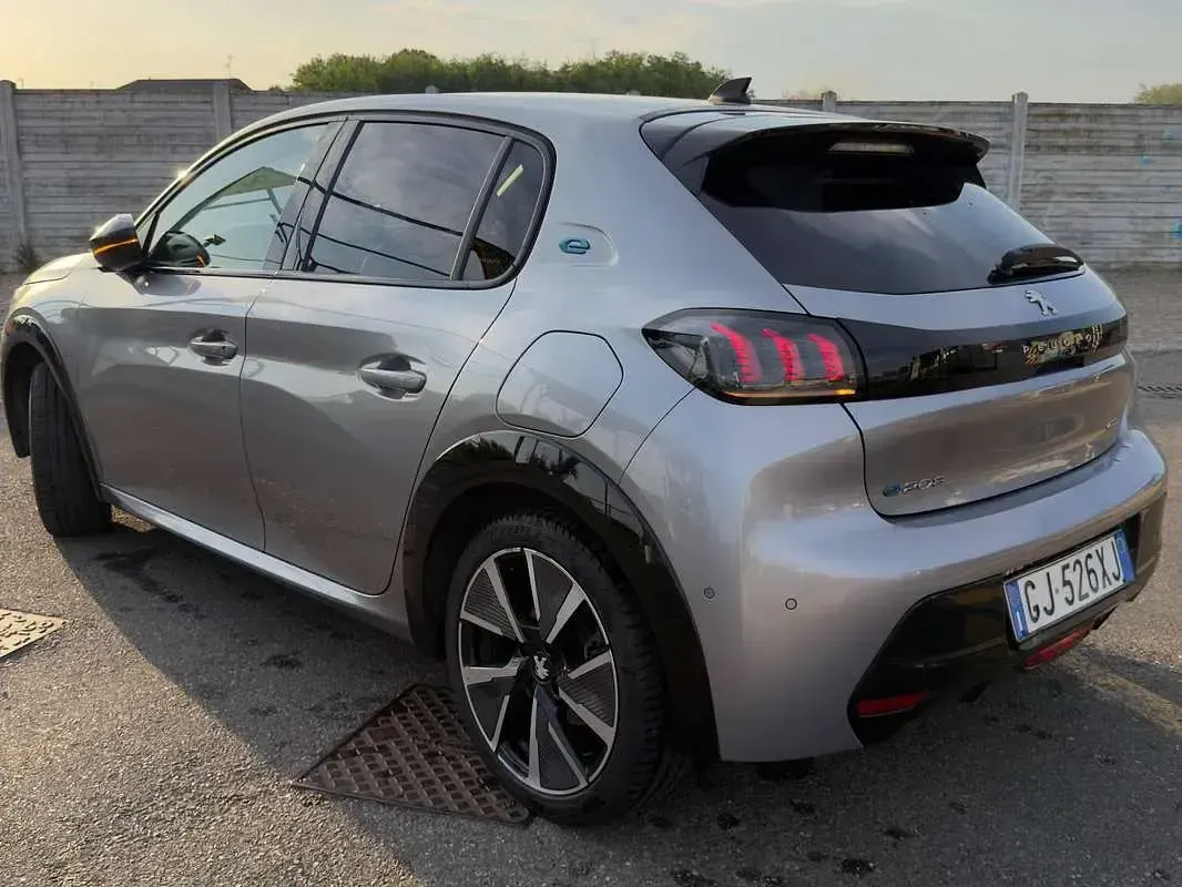 Usata Peugeot 208 GTi 100 kW (136 CV) 2022 Argento Utilitaria