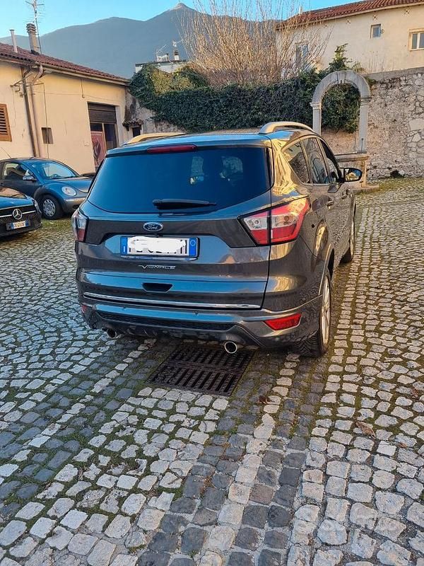 Usata Ford Kuga 150 CV (110 kW) 2018 Grigio SUV