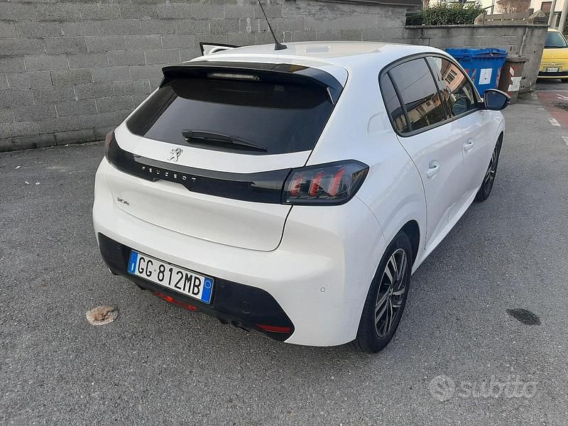 Usata Peugeot 208 Allure 75 CV (55 kW) 2021 Bianco Utilitaria