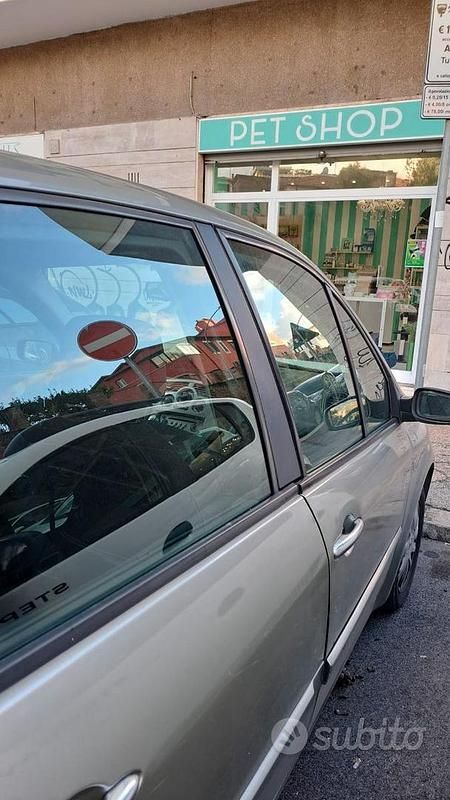 Usata Renault Scénic II Dynamique 106 CV (77 kW) 2006 Grigio Monovolume