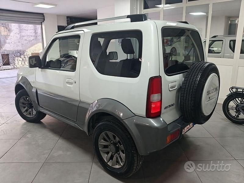 Usata Suzuki Jimny 84 CV (61 kW) 2016 Bianco SUV