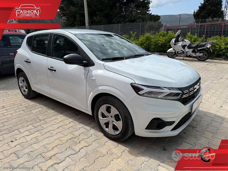 Usata Dacia Sandero Essentiel 101 CV (74 kW) 2024 Bianco Berlina