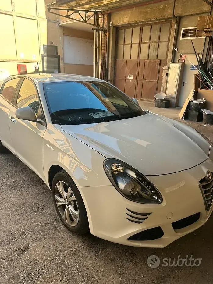 Usata Alfa Romeo Giulietta Business 120 CV (88 kW) 2016 Bianco Utilitaria