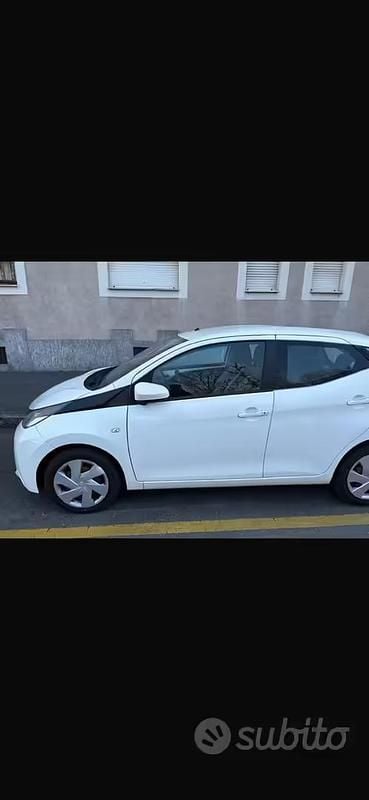 Usata Toyota Aygo Cool 69 CV (50 kW) 2017 Bianco Utilitaria