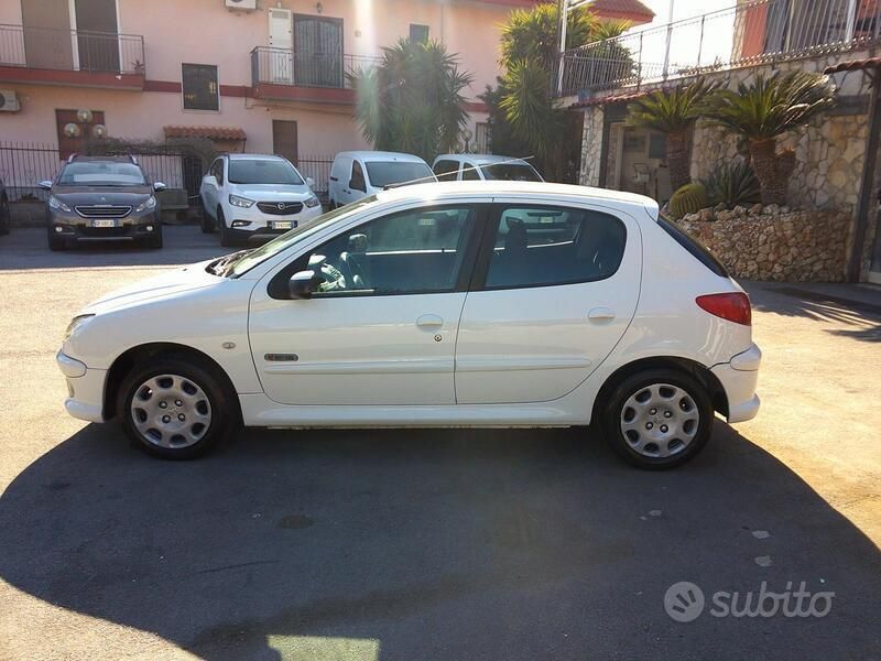 Usata Peugeot 206 75 CV (55 kW) 2005 Bianco Berlina