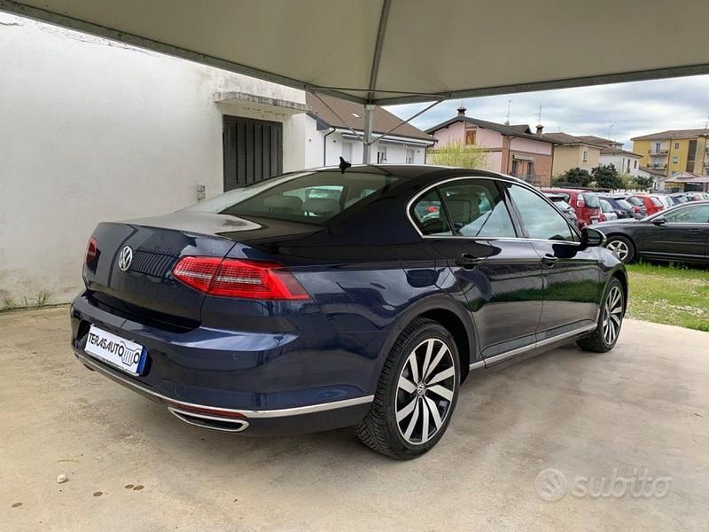 Usata VW Passat 156 CV (114 kW) 2017 Blu Berlina